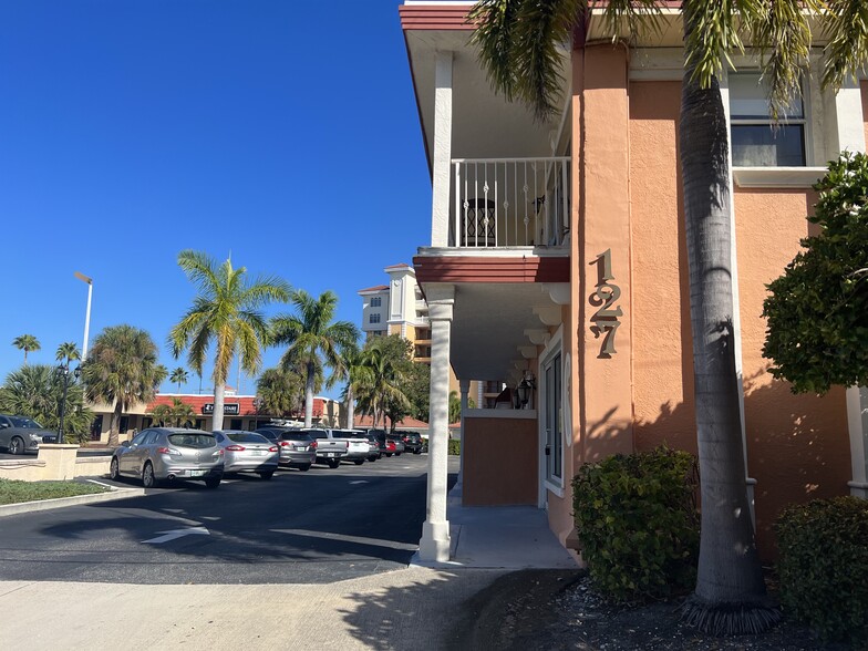 Primary Photo Of 127 Tampa Ave E, Venice Storefront Retail Office For Lease