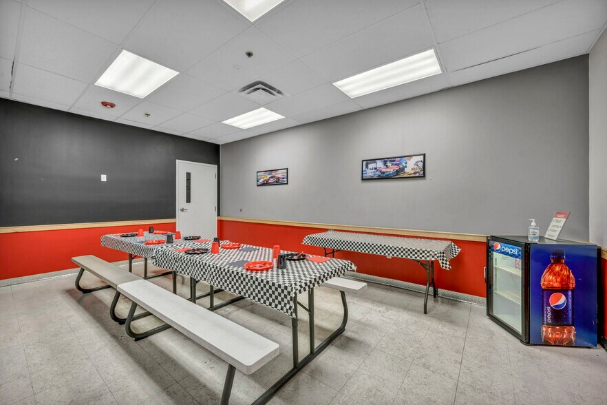 More Photos Of 6895 Sierra Center Pky, Reno Department Store For Lease