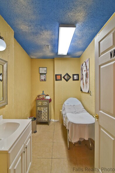 More Photos Of 4500 Kemp Blvd, Wichita Falls General Retail For Sale