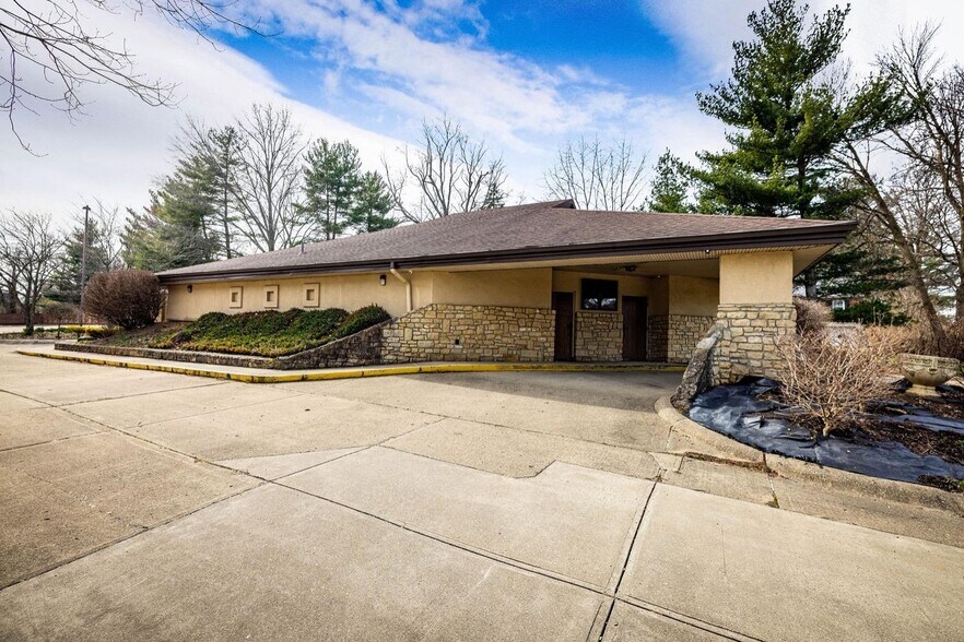 More Photos Of 5629 Bridgetown Rd, Cincinnati Flex For Sale