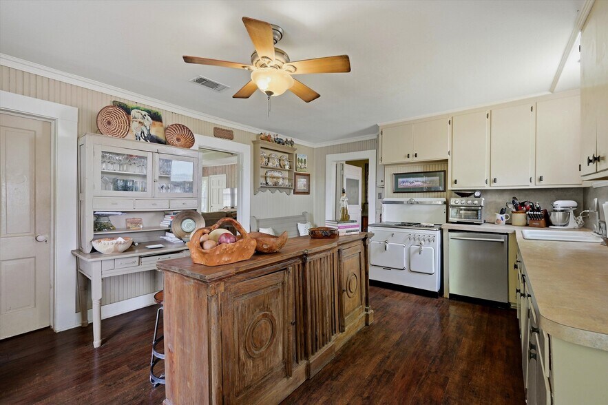 More Photos Of 202 E Main St, Celina Flex For Sale
