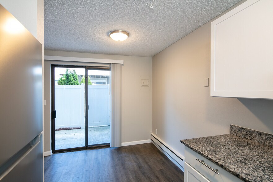 More Photos Of 921 12th Ave SE, Puyallup Apartments For Sale