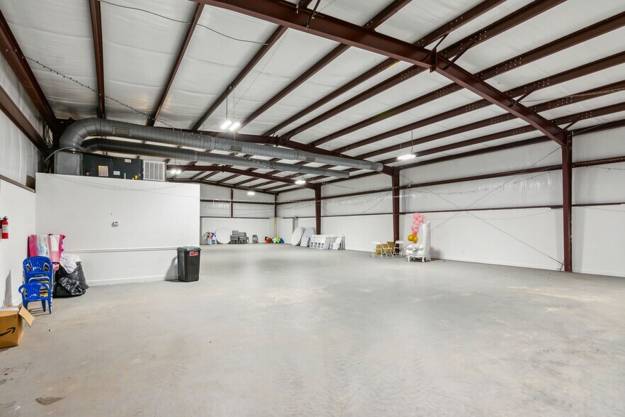 More Photos Of 308 Mill Creek Dr, Hull Warehouse For Sale