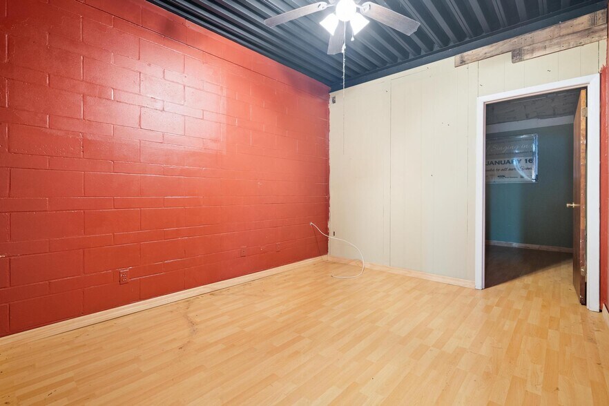 More Photos Of 325 E Lemon St, Tarpon Springs Warehouse For Sale