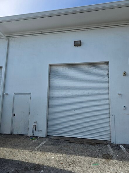 More Photos Of 11917-11929 W Sample Rd, Coral Springs Warehouse For Lease