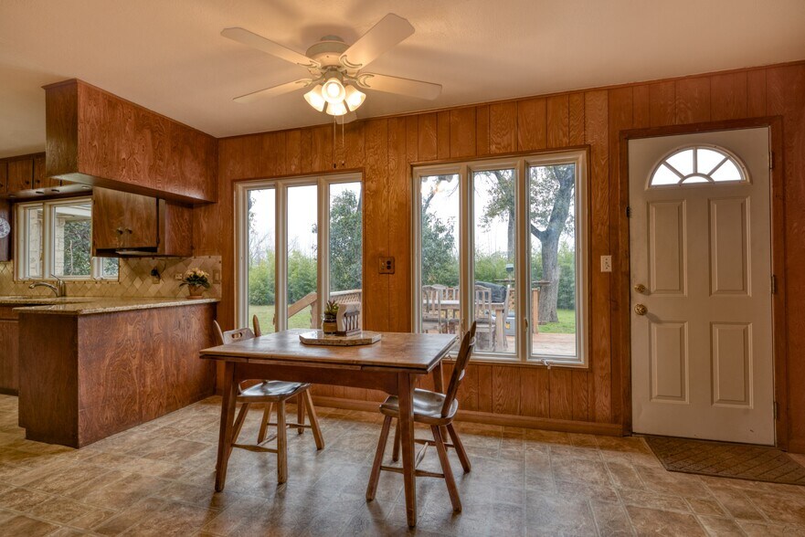 More Photos Of 508 N Lee St, Round Rock Office For Sale