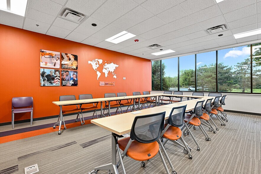 More Photos Of 21680-21700 Haggerty Rd, Northville Loft Creative Space For Lease