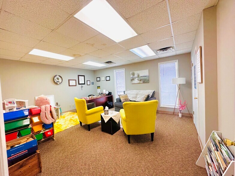 More Photos Of 110 Sunset Dr, Beckley Office For Lease