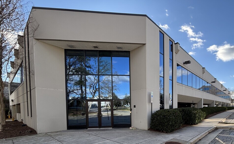 More Photos Of 2730 Eisenhower Ave, Alexandria Schools For Lease