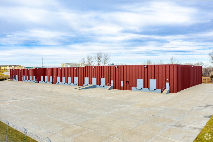 More Photos Of 11651 NW Ambassador Dr, Kansas City Distribution For Lease