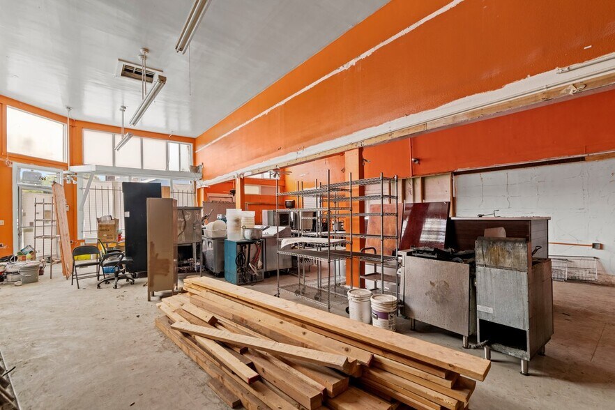 More Photos Of 5555-5559 Claremont Ave, Oakland Storefront For Sale