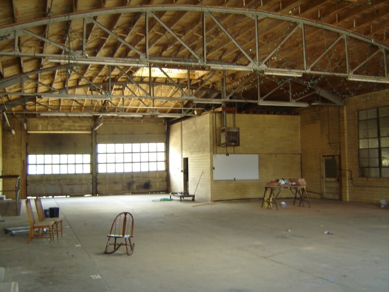 More Photos Of 200 E 4th St, Taylor Freestanding For Lease