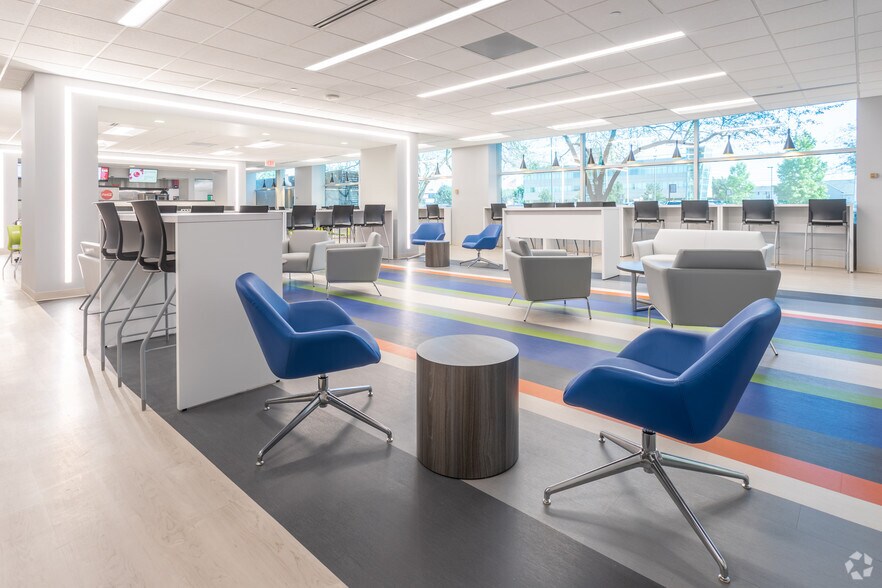 More Photos Of 300 E Big Beaver Rd, Troy Office For Lease