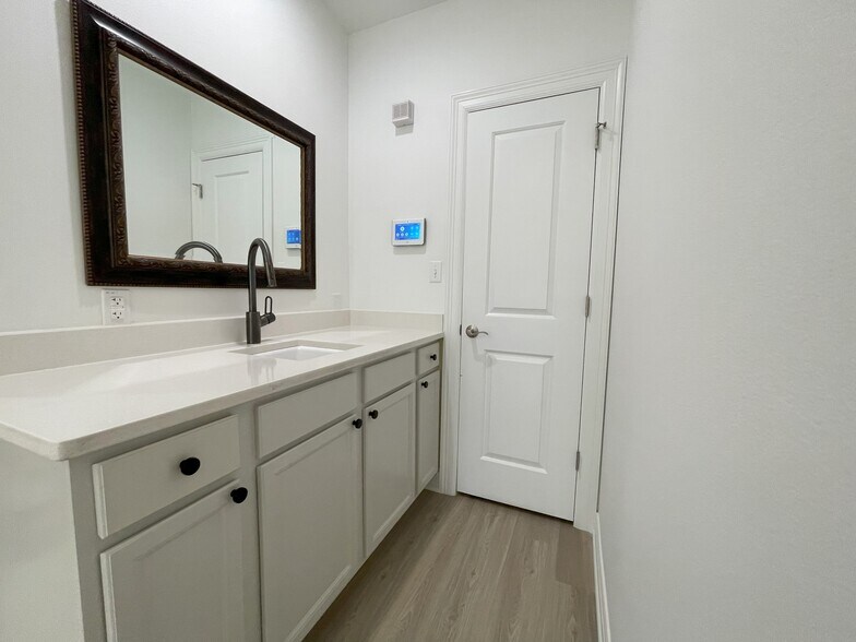 More Photos Of 109 Enterprise Pky, Boerne Loft Creative Space For Lease