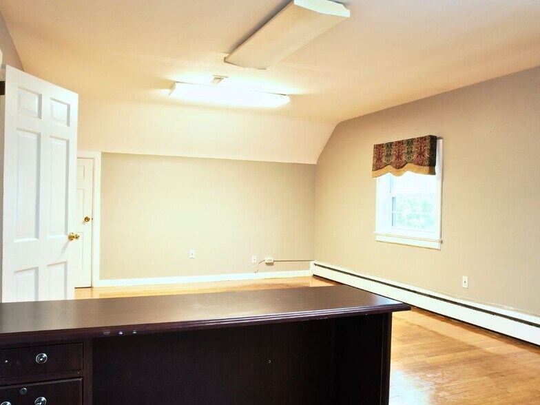 More Photos Of 9327 Main St, Manassas Office For Lease