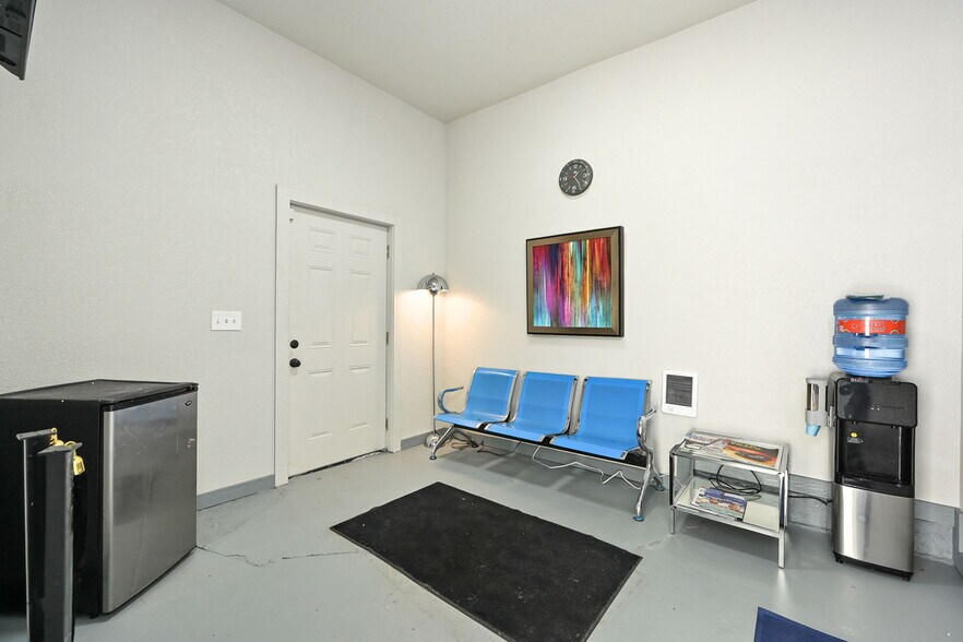 More Photos Of 3200 E 31st St, Kansas City Freestanding For Sale