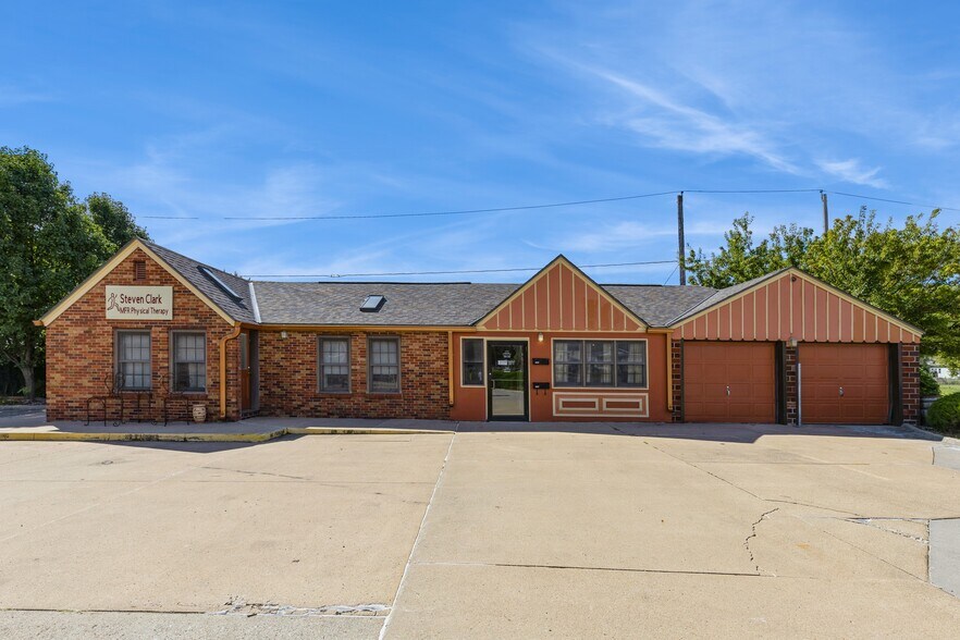 More Photos Of 324 1st St, Des Moines General Retail For Sale