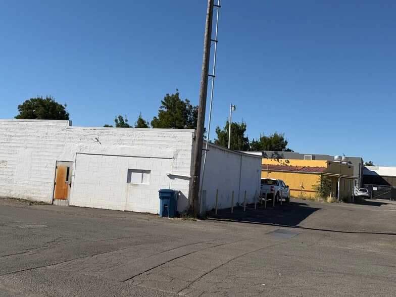 More Photos Of 2320 Fairgrounds Rd NE, Salem Freestanding For Sale