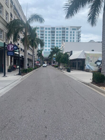More Photos Of 1549 State St, Sarasota Office For Lease