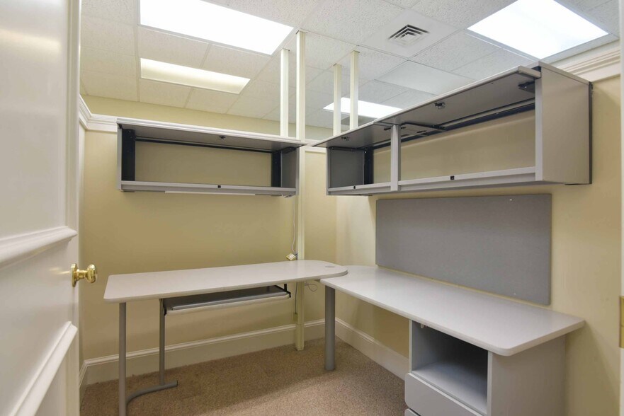 More Photos Of 204 N Westover Blvd, Albany Office For Sale