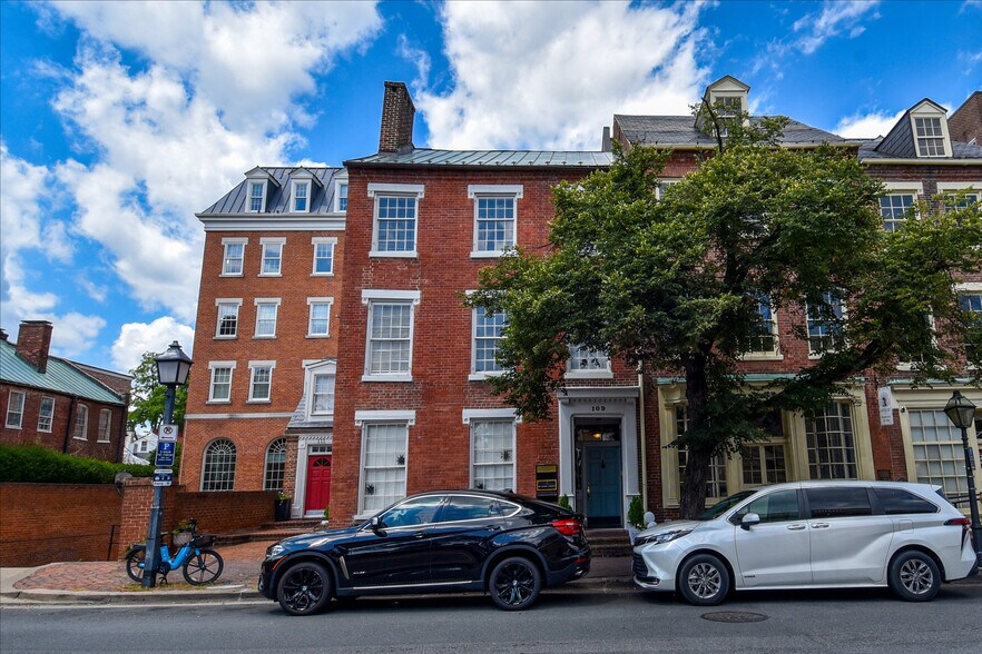 More Photos Of 109-111 S Fairfax St, Alexandria Office For Sale
