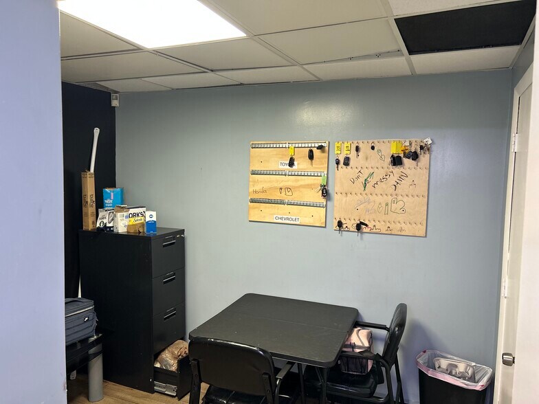 More Photos Of 6009 Dawson St, Hollywood Auto Dealership For Lease