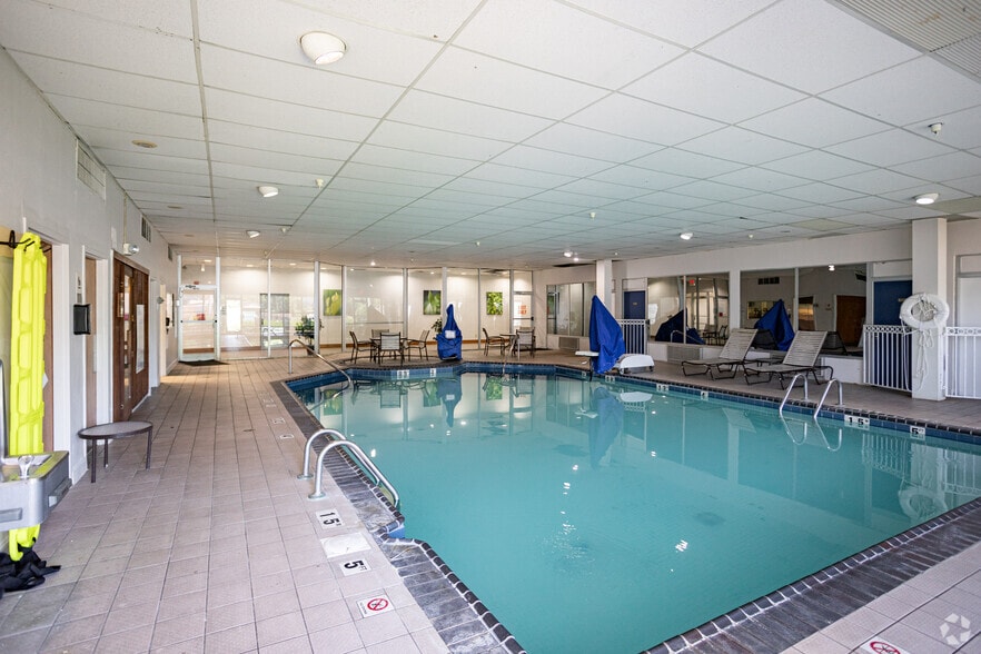 More Photos Of 2910 Fort Campbell Blvd, Hopkinsville Hotel For Sale