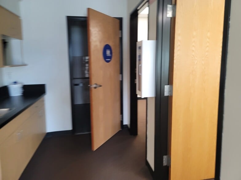 More Photos Of 800 S Rochester Ave, Ontario Warehouse For Lease