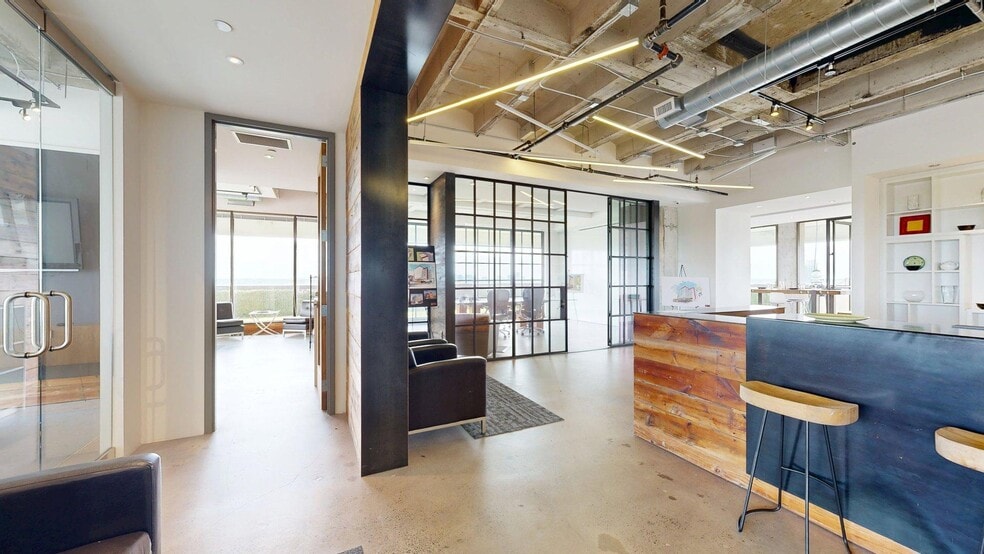 More Photos Of 550 Pharr Rd NE, Atlanta Office For Sale