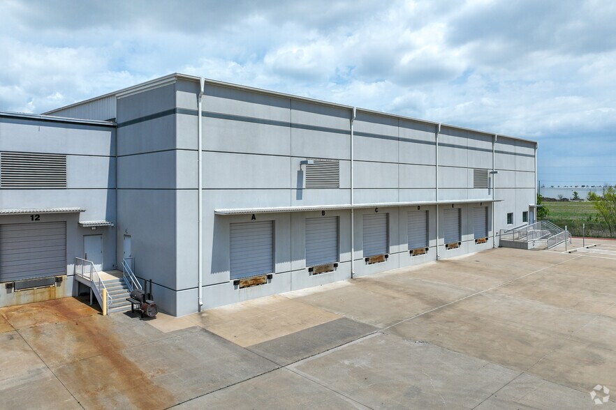 More Photos Of 6801 Snowden Rd, Fort Worth Industrial For Sale