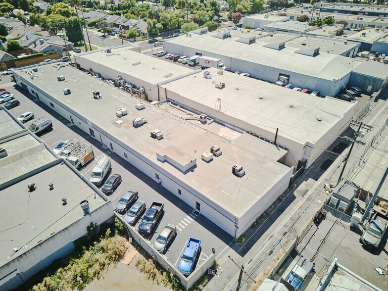 More Photos Of 15013-15019 Califa St, Van Nuys Manufacturing For Lease