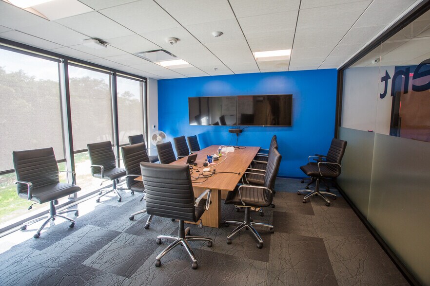 More Photos Of 4001 W Parmer Ln, Austin Office For Lease