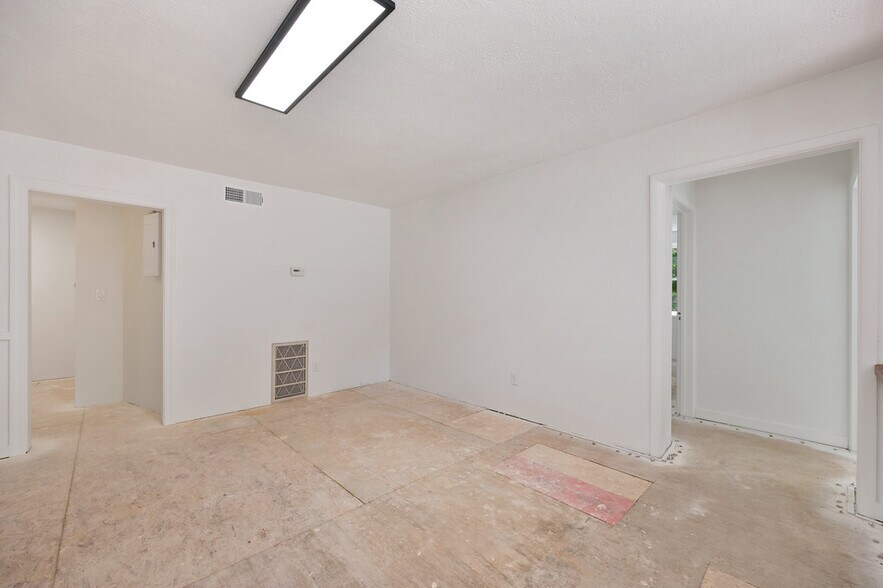 More Photos Of 1407-1409 Lincoln Way, Auburn Office For Sale