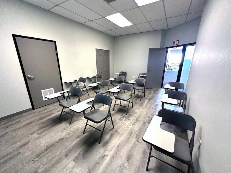 More Photos Of 5957 W Northern Ave, Glendale Unknown For Lease