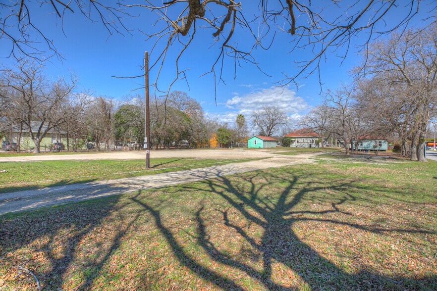 More Photos Of 650-664 S Seguin Ave, New Braunfels Land For Sale