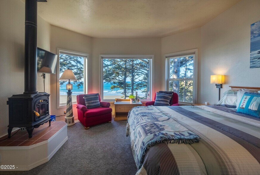 More Photos Of 4925 NW Woody Way, Newport Specialty For Sale