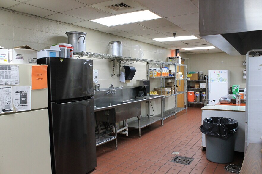 More Photos Of 401 W Poplar St, Elizabethtown Religious Facility For Sale