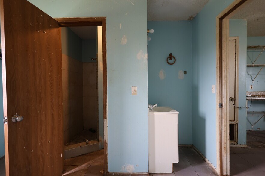 More Photos Of 25377 Welling rd, Welling Apartments For Sale