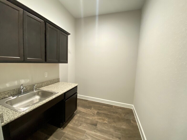 More Photos Of 1640 Highland Falls Dr, Leander Medical For Sale