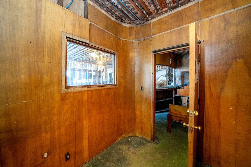 More Photos Of 2105 4th St, Tillamook Industrial For Sale
