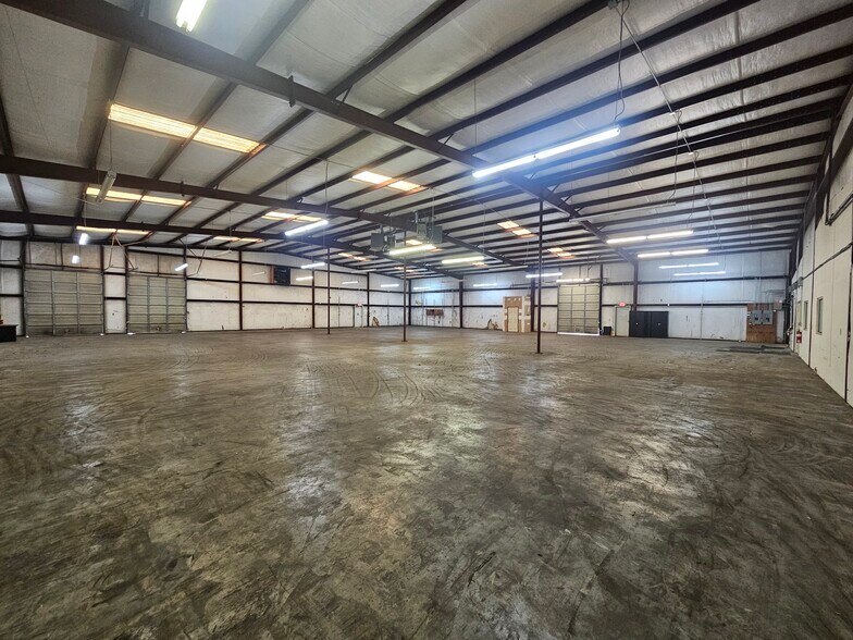 More Photos Of 135 Cecil Ct, Fayetteville Warehouse For Lease