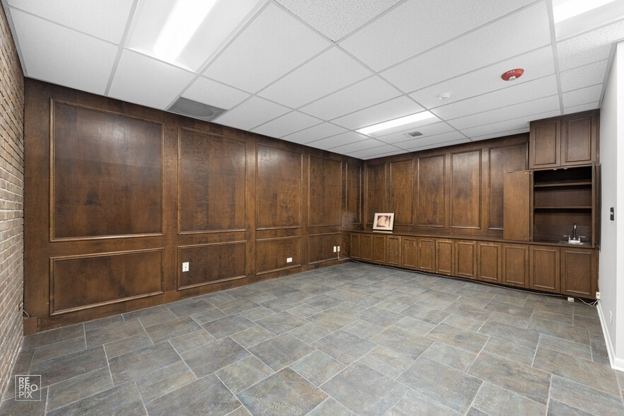 More Photos Of 223 Interstate Rd, Addison Light Manufacturing For Sale