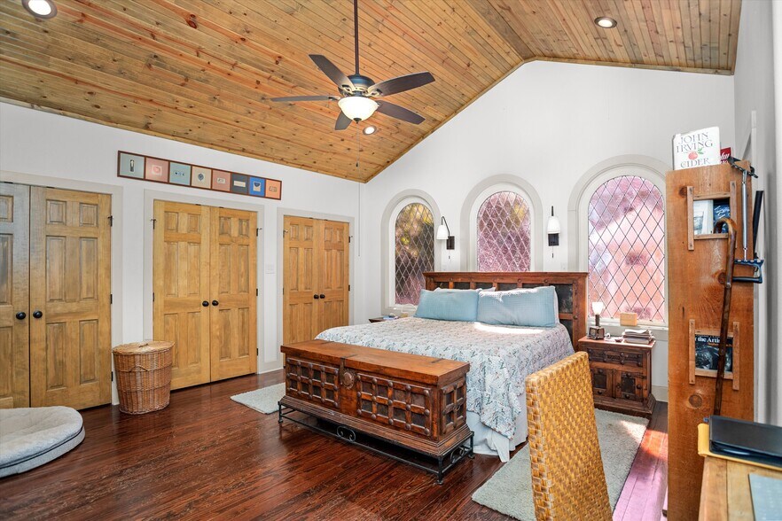 More Photos Of 310 N Mound St, Nacogdoches Flex For Sale