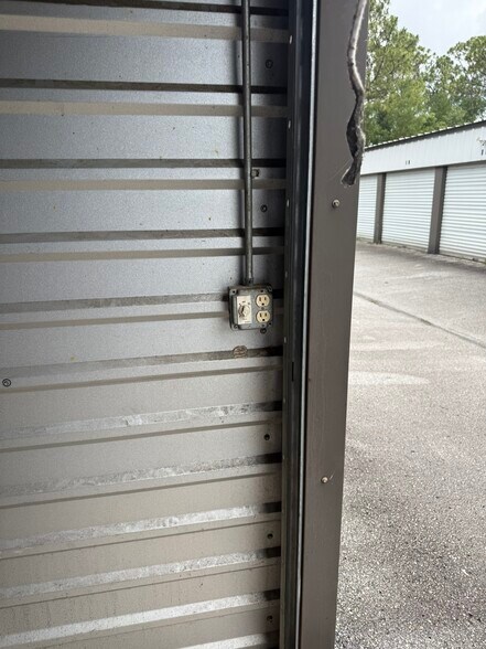 More Photos Of 1424 N Gulf Ave, Crystal River Self Storage For Lease