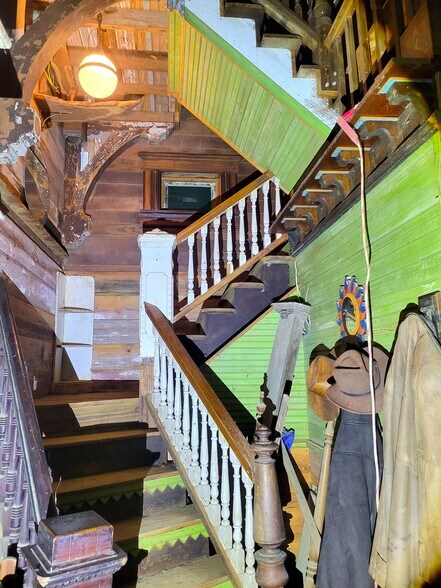 More Photos Of 111 Salvage Way, Luling Office For Sale