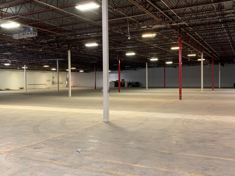 More Photos Of 2800 S MacArthur Dr, Alexandria Light Distribution For Lease