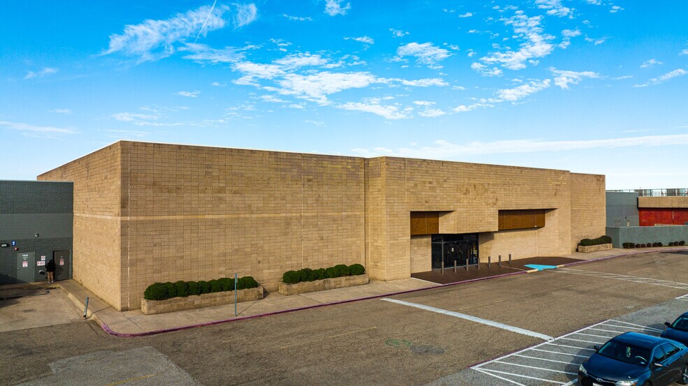 More Photos Of 3540 McCann Rd, Longview Storefront For Sale