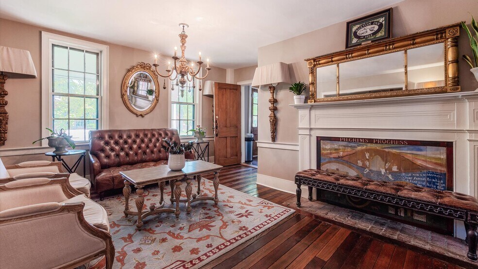 More Photos Of 313 Broadway E, Granville Hotel For Lease