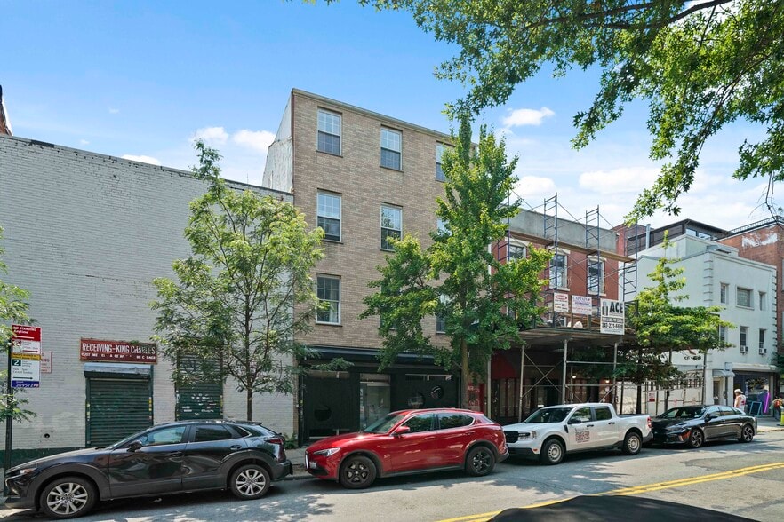 More Photos Of 296 Grand St, Brooklyn Apartments For Lease