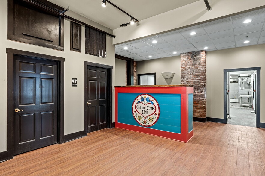 More Photos Of 134 Spring St, Jeffersonville Bar For Sale